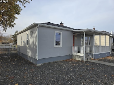 210 SW 3rd St, Hermiston, OR 97838 - photo 3