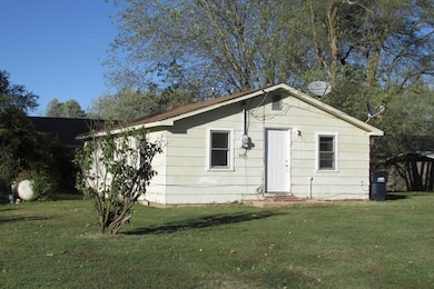627 E 3rd St, Marshfield, MO 65706 - photo 2