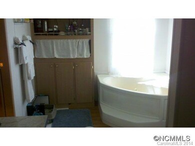 120 Lamonda Dr, Hendersonville, NC 28792 - photo 5