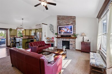 16419 Phoenix Dr, Clive, IA 50325 - photo 3