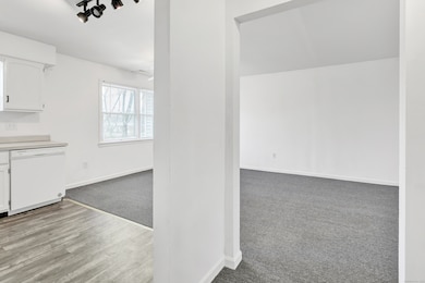 105 Carriage Path S unit 105 Carriage Path So, Milford, CT 06460 - photo 5