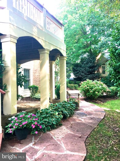 1138 Round Pebble Ln, Reston, VA 20194 - photo 2