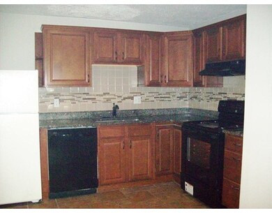 98 Pemberton St unit 20, Dracut, MA 01826 - photo 3