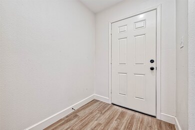 5609 Denmark St unit C, Houston, TX 77028 - photo 2