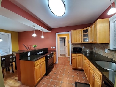 12 Franklin St, Ludlow, MA 01056 - photo 7