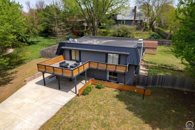 3910 SW Chelmsford Rd, Topeka, KS 66610 - photo 3