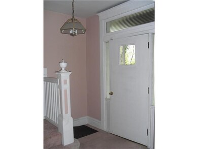 Entry/Foyer.