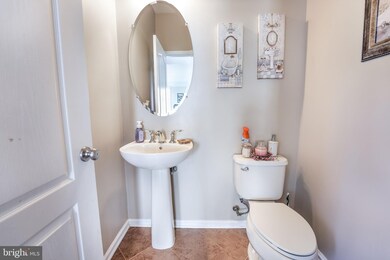 25177 Eisenhower Dr, Chantilly, VA 20152 - photo 6