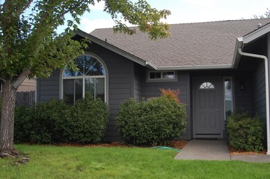 1381 Barney Fife Blvd, Grants Pass, OR 97527 - photo 2