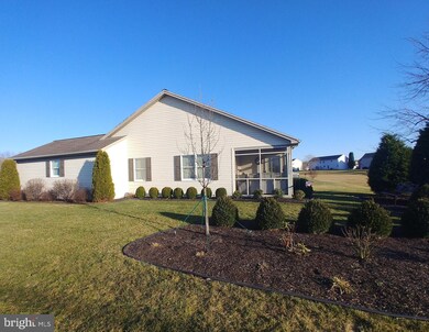 402 Benjamin Dr, Chambersburg, PA 17201 - photo 2