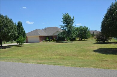 Acre lot with room to romp! Private well and septi
