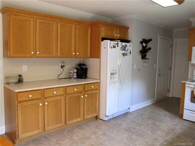 134 S Yadkin River Rd unit 37, Statesville, NC 28625 - photo 5