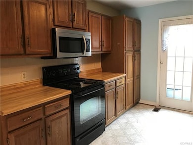 Left side of Kitchen