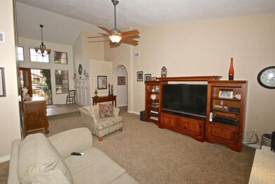 Living Room/Entry