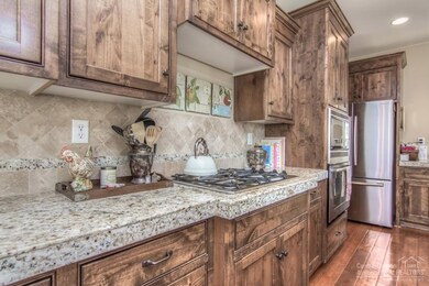 20921 Miramar Dr, Bend, OR 97702 - photo 6