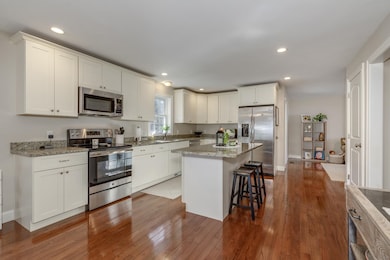 Oversized Eat-In Kitchen