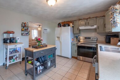 40 Carpenter St unit L, Cumberland, RI 02864 - photo 2