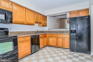 12280 Wye Oak Commons Cir unit 110, Burke, VA 22015 - photo 4