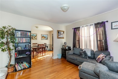 638 Pontiac Ave, Cranston, RI 02910 - photo 3