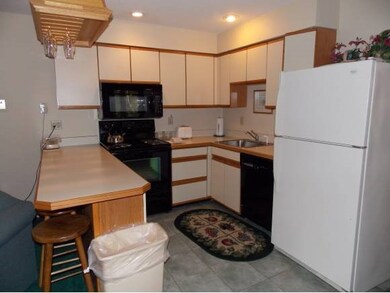 Kitchen w/Breakfast Bar