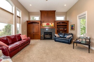 5830 Olde Meadow Living Rm 2