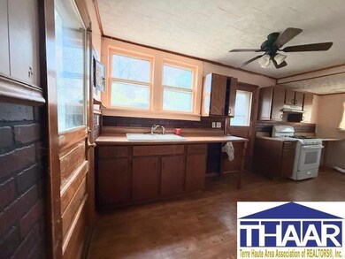 104 S 6th St, Farmersburg, IN 47850 - photo 4