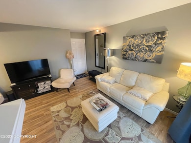 4 Livingroom Entry