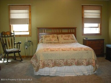 402 Roosevelt St, Jermyn, PA 18433 - photo 7