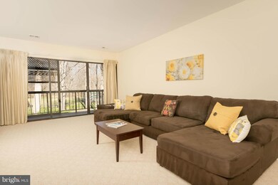 9804 Kingsbridge Dr unit 101C, Fairfax, VA 22031 - photo 2