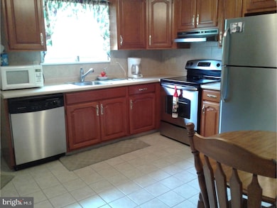 3064 Maple Ave, Reading, PA 19605 - photo 5