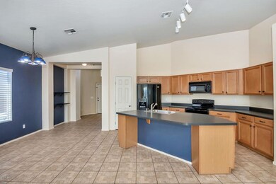 14843 W Wethersfield Rd-large-003-6-Kitc