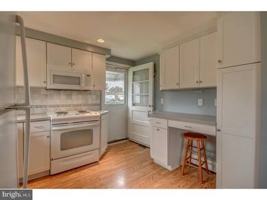 215 W 6th St, Lansdale, PA 19446 - photo 5