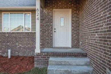 624 S Horseshoe Bend, Maize, KS 67101 - photo 2