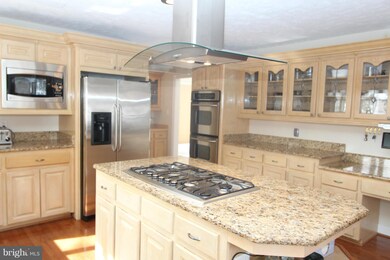 5350 Anvil Ct, Fairfax, VA 22030 - photo 3