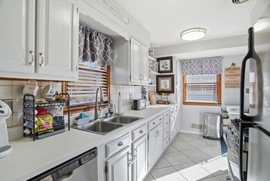 1726 Hyacinth Ave E, Saint Paul, MN 55106 - photo 7