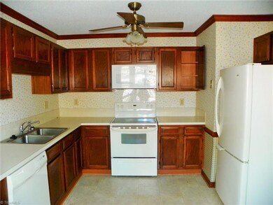 3011 Windchase Ct unit 106, High Point, NC 27265 - photo 4