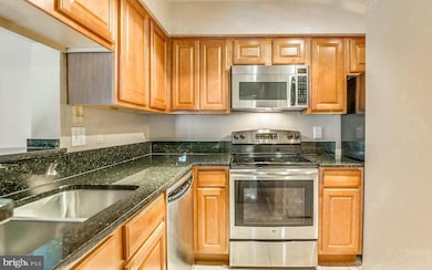 3305 Wyndham Cir unit 156, Alexandria, VA 22302 - photo 2