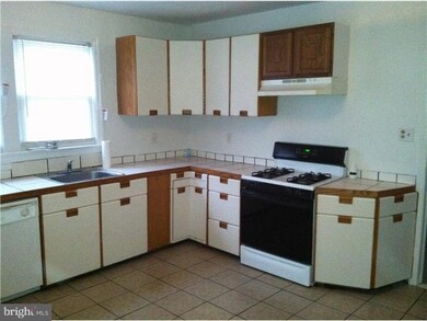 319 W Broad St, Palmyra, NJ 08065 - photo 2