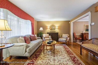 06_27BermanWay_165_LivingRoom_LowRes