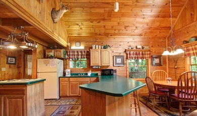 Kitchen dining area