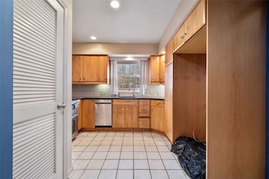 697 Robinwood Dr, Pittsburgh, PA 15216 - photo 7