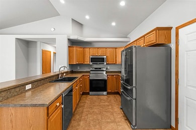 3421 Banar Dr SW unit B, Cedar Rapids, IA 52404 - photo 6