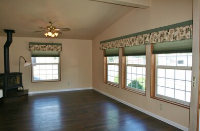 4200 Summers Ln unit 7, Klamath Falls, OR 97603 - photo 3