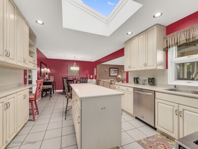 639 S Hillcrest Ave, Elmhurst, IL 60126 - photo 6