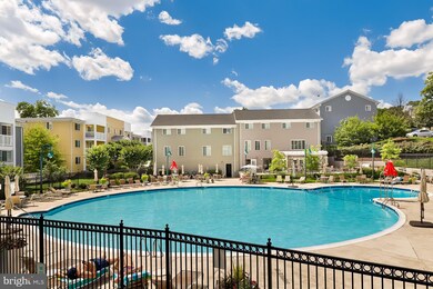 4083 S Four Mile Run Dr unit 201, Arlington, VA 22204 - photo 2