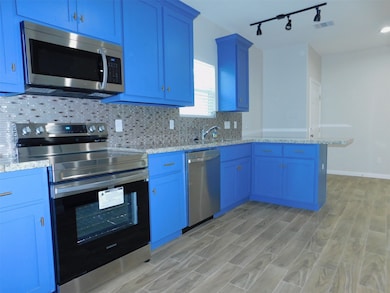 904 W Sealy St unit B, Alvin, TX 77511 - photo 2