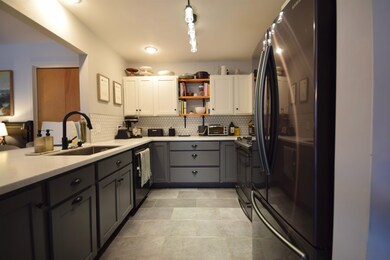 2 Winding Brook Dr, South Burlington, VT 05403 - photo 7