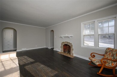 2330 E 29th St, Des Moines, IA 50317 - photo 2