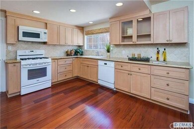 Beautifully Remodeled Kitchen w/Granite Counters &