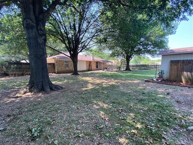 1220 Cindy Ln, Cleburne, TX 76033 - photo 6